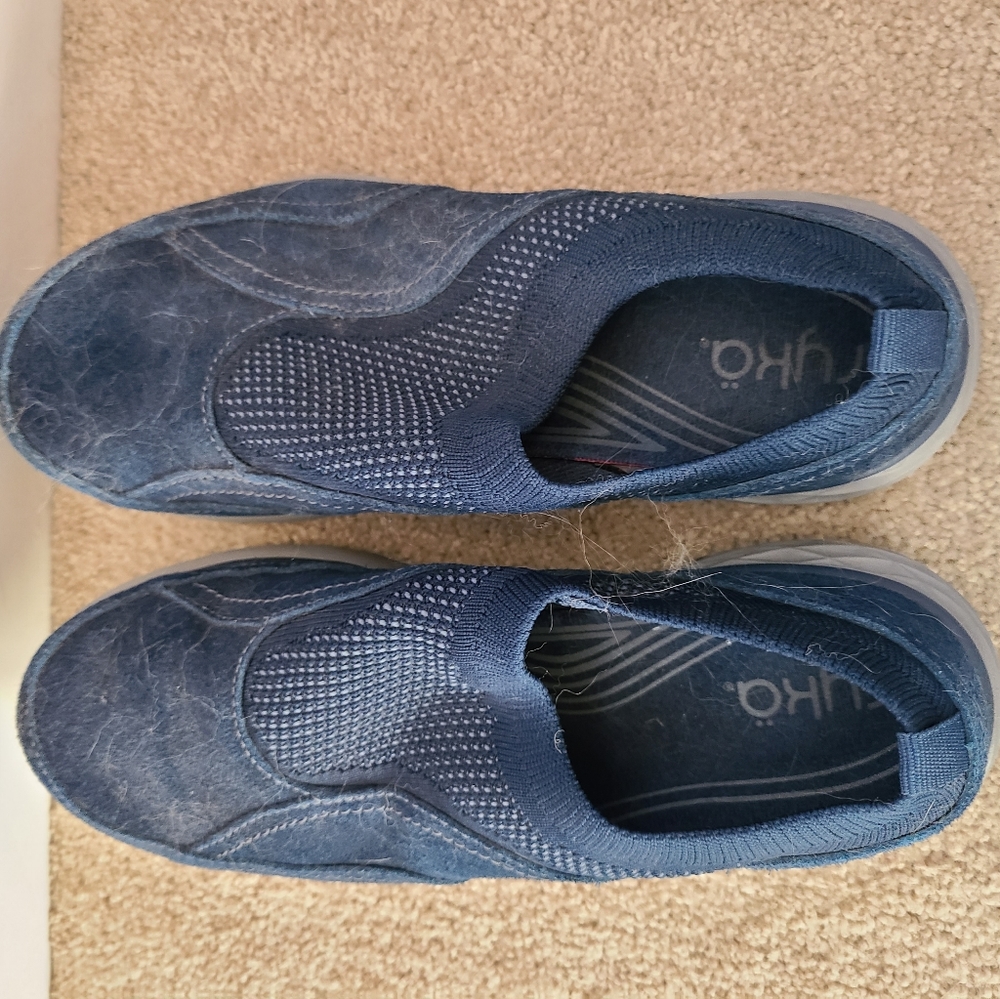 Slip on sneakers